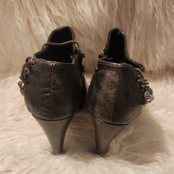 BKE Sole Silver Quincy Chain Ankle Boots 8 - Picture 4 of 9